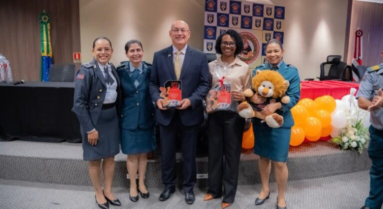 Vice-prefeito-Coronel-Medeiros-homenageado-nos-24-anos-do-Proerd-768x420.jpg